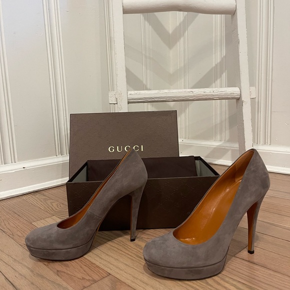 Gucci Suede Pumps w box. Very good condition other than wear on the outsole. - Picture 4 of 8